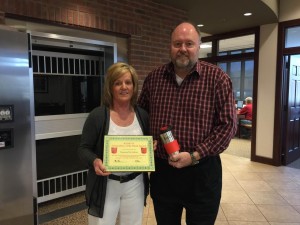 BANK VI President Tom Wilbur presents Tammie McArthur with her Hero of the Week award